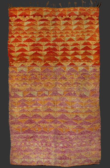 TM 1398, pile rug from the Middle Atlas with dense structure + unusual drawing, Ait Youssi (?), Morocco, 1930/40s, 275 x 150 cm (9' 1'' x 5'), high resolution image + price on request